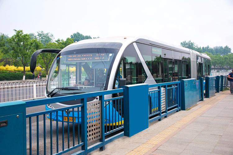 北京市公交車站護欄的規(guī)范化管理與城市公共交通的有序發(fā)展